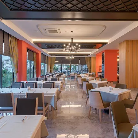 Hotel Crown Sunshine Ultra 5*